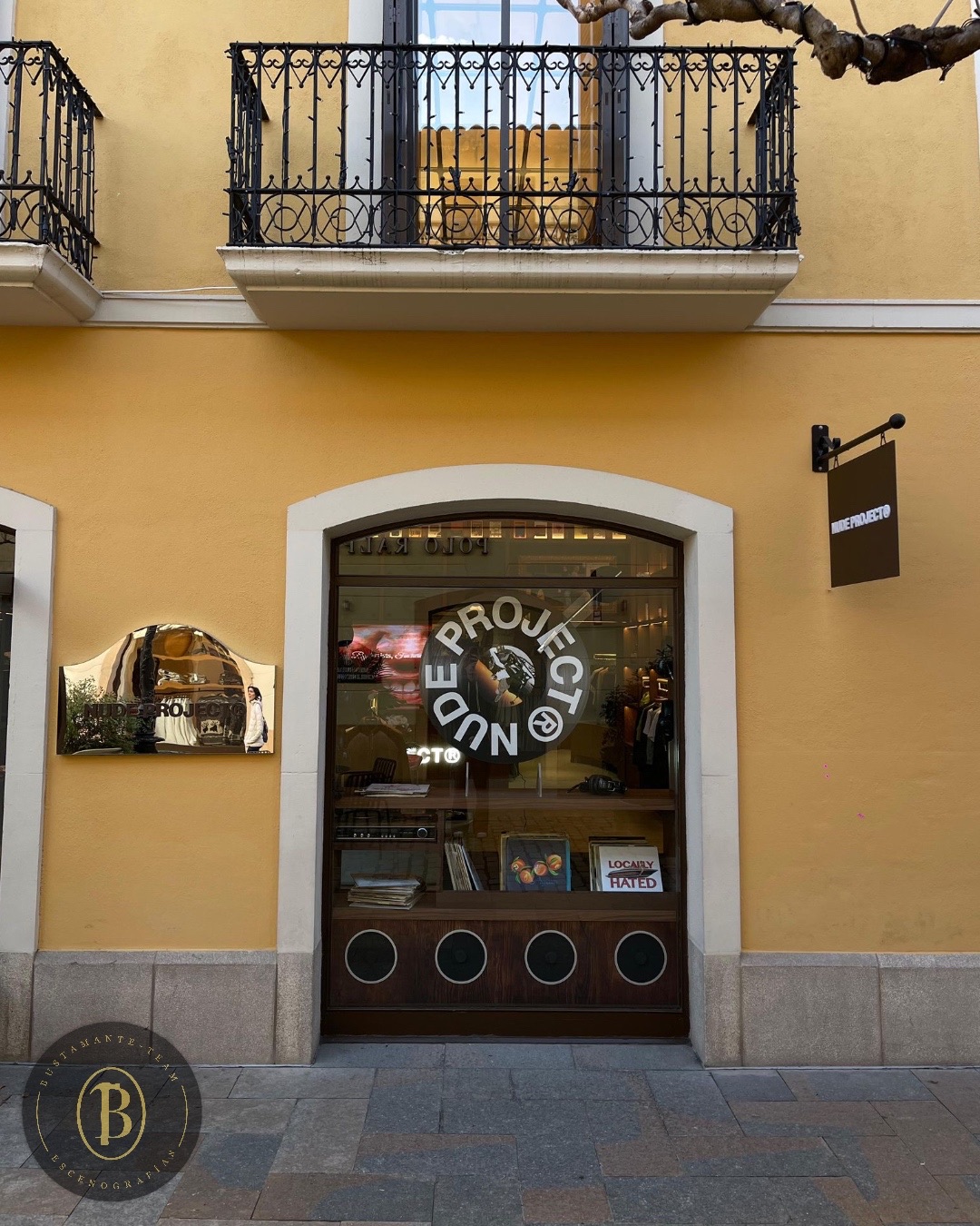 Trabajo%20decorado%20fachada%20proyecto%20nude%20proyect%20team%20bustamante