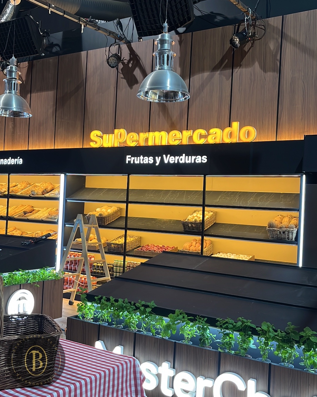 Trabajo%20decorado%20supermercado%20masterchef%20proyecto%20escenografia%20en%20madrid%20team%20bustamante